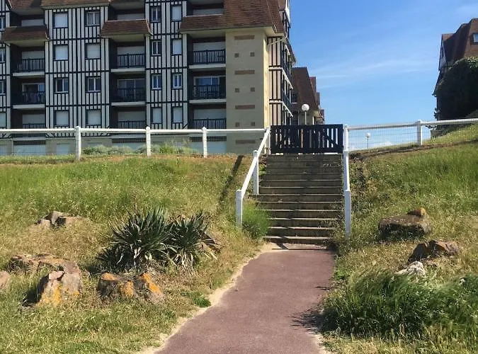 Beautiful With Gardenlk * Cabourg